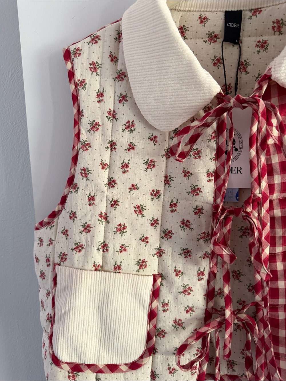 Floral & Gingham Red Quilted Vest with Cream Collar - Picture 2 of 6